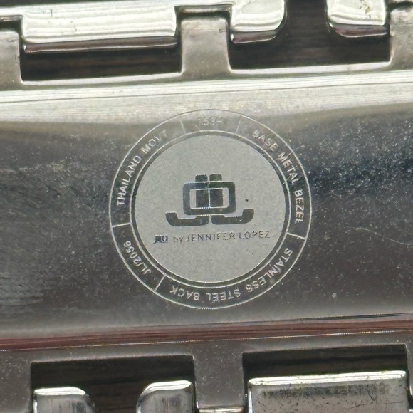 JLo Watch - Jennifer Lopez - Picture 5 of 7